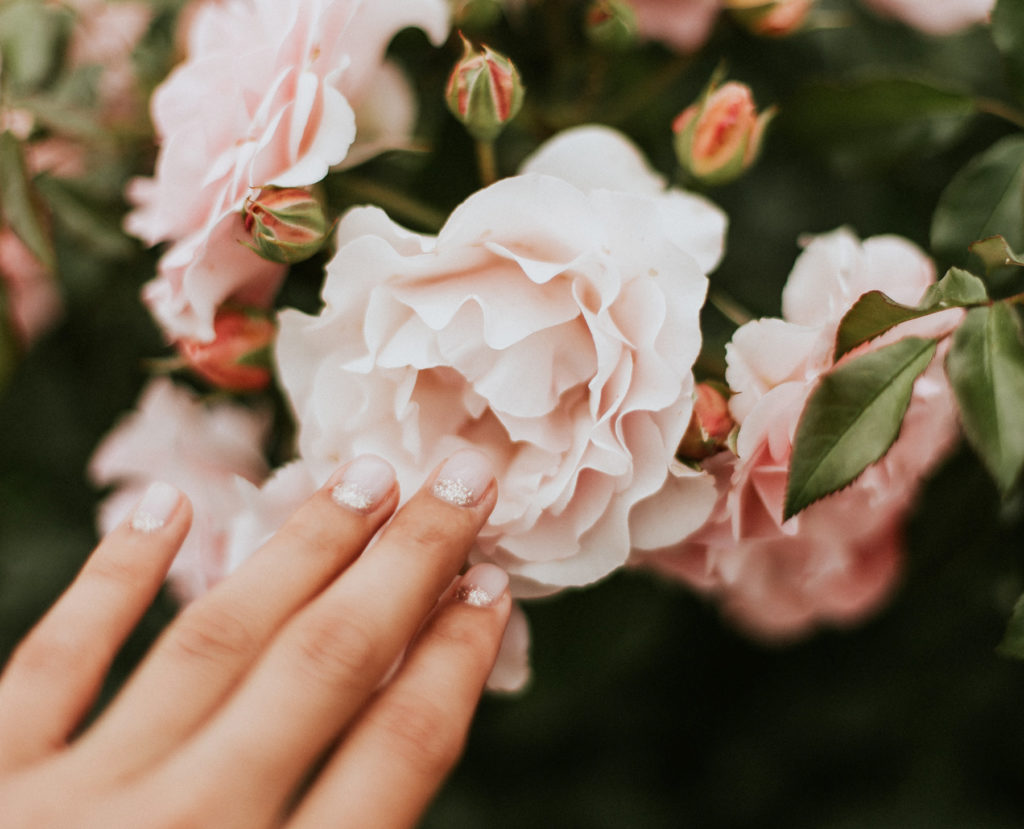 Autumn wedding beauty nude nails 2