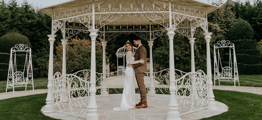 wedding couple at Manor By The Lake