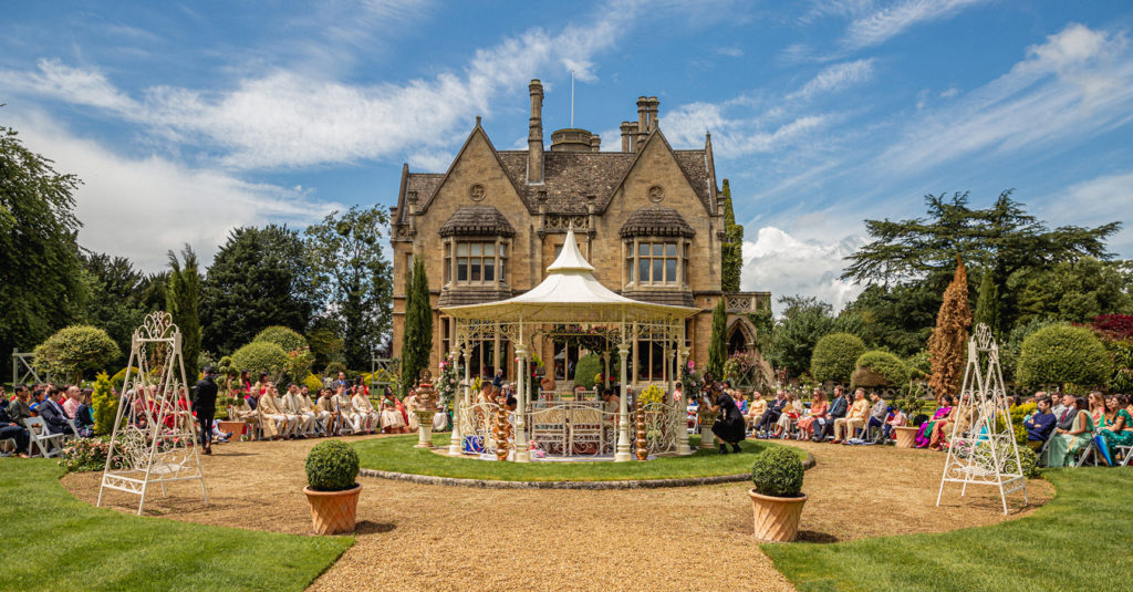 The ultimate Cotswold wedding outdoor cermeony cotswolds 2