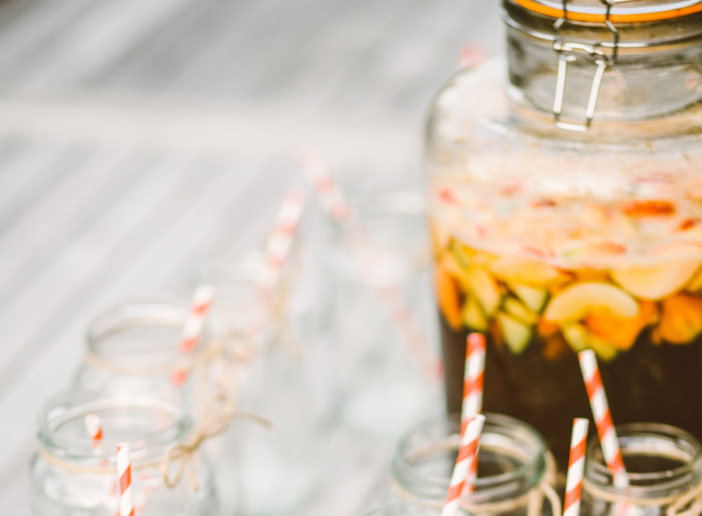 Summer Weddings at Manor By The Lake A summer drink station 6