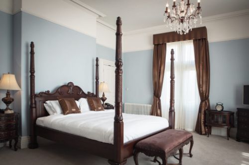 Room 2 at Manor By The Lake