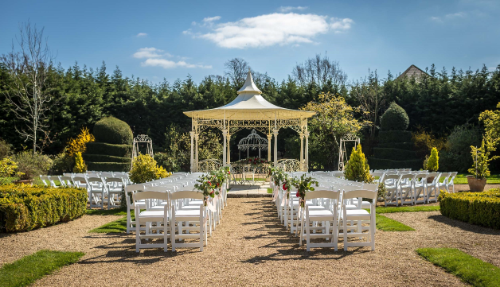 Outdoor ceremony at Manor By The Lake