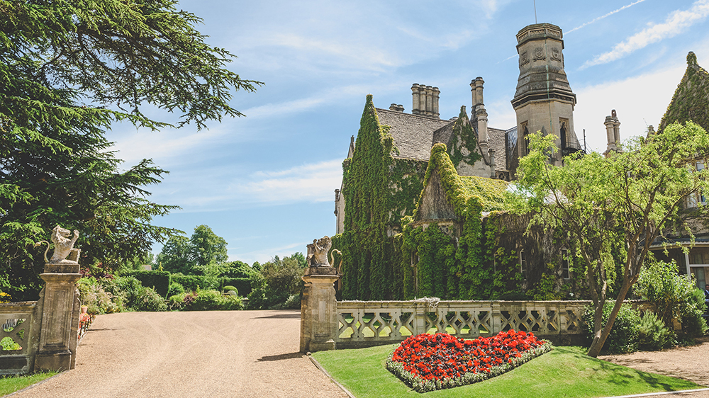 Manor By The Lake