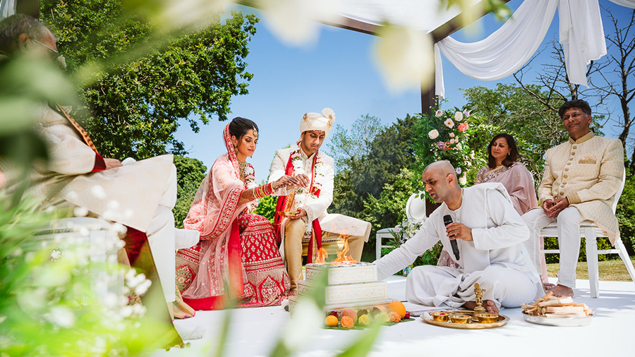 Hindu ceremony at manor by the lake