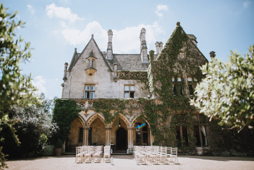 Manor arches ceremony at Manor By The Lake