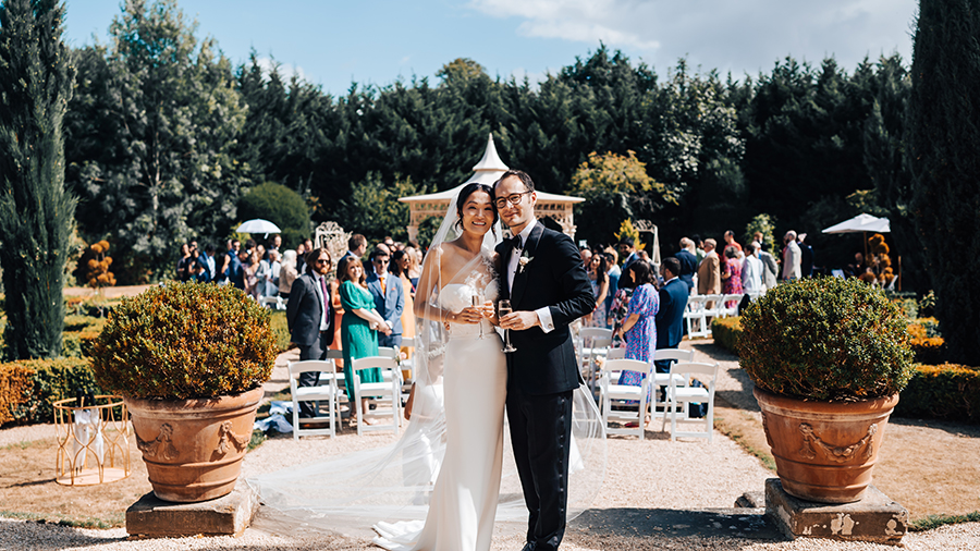 Outdoor ceremony at Manor By The Lake