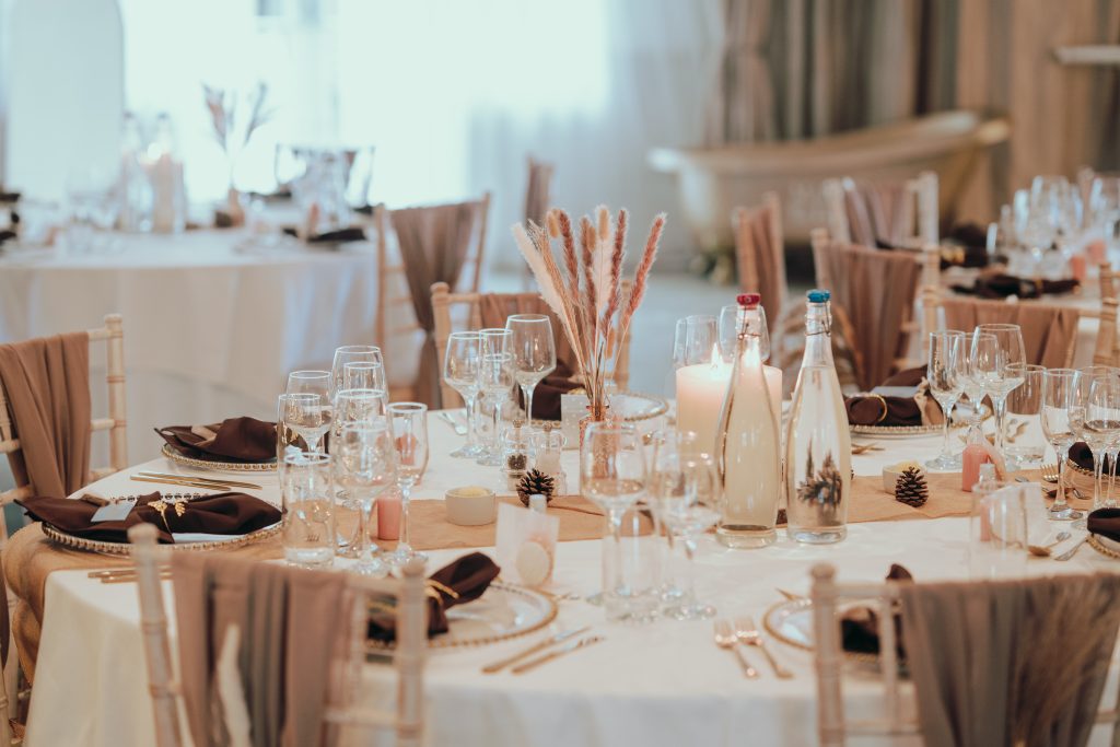 Your Manor By The Lake Autumn Wedding Inspiration Skelding 1